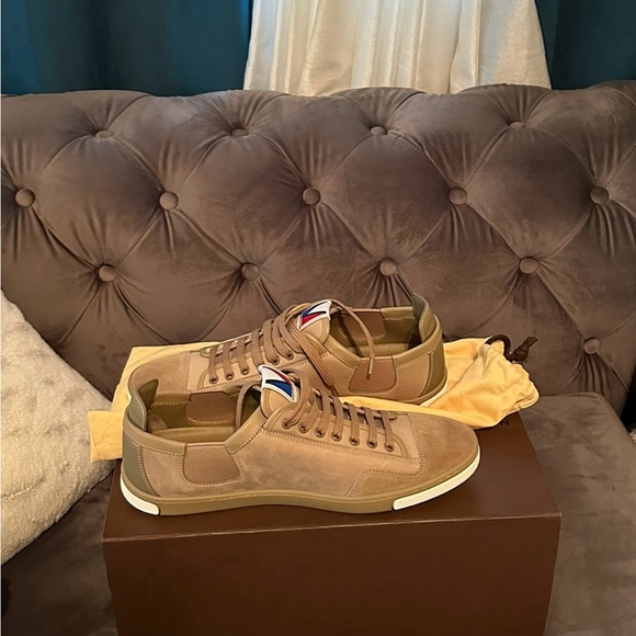 🔥NIB Louis Vuitton shoes unisex size 8 comes with Posh COA🔥 - Picture 6 of 12